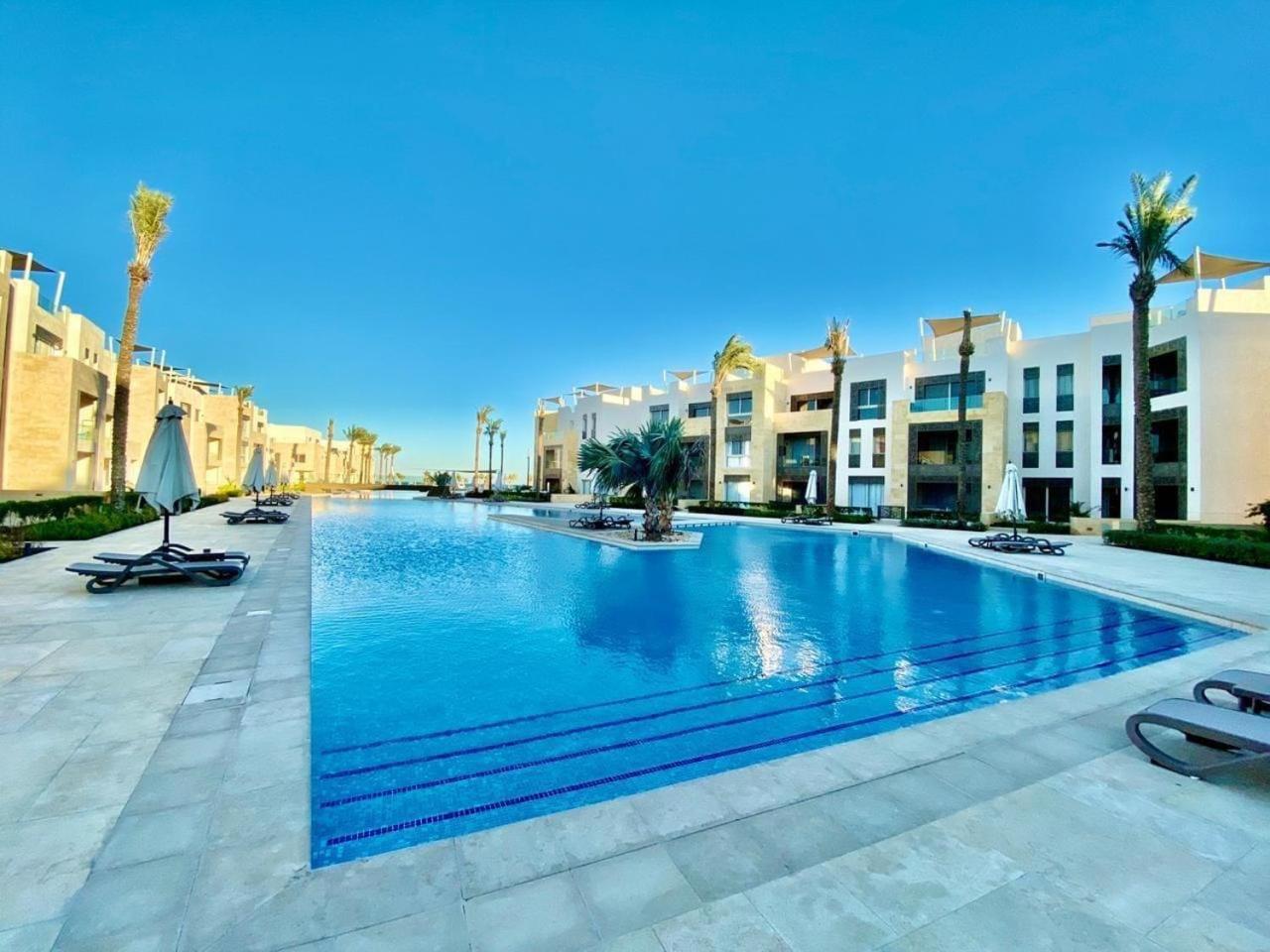 Апартаменти Fabulous Sea View 1 Bedroom & Private Garden To The Pool At Mangroovy *