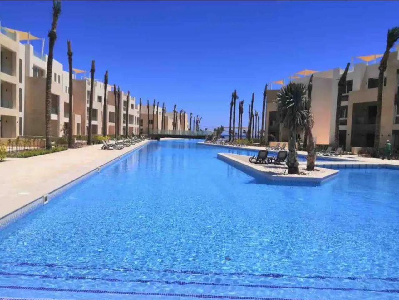 Апартаменти Fabulous Sea View 1 Bedroom & Private Garden To The Pool At Mangroovy *